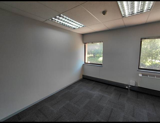 2,037M² OFFICE TO LET IN VORNA VALLEY